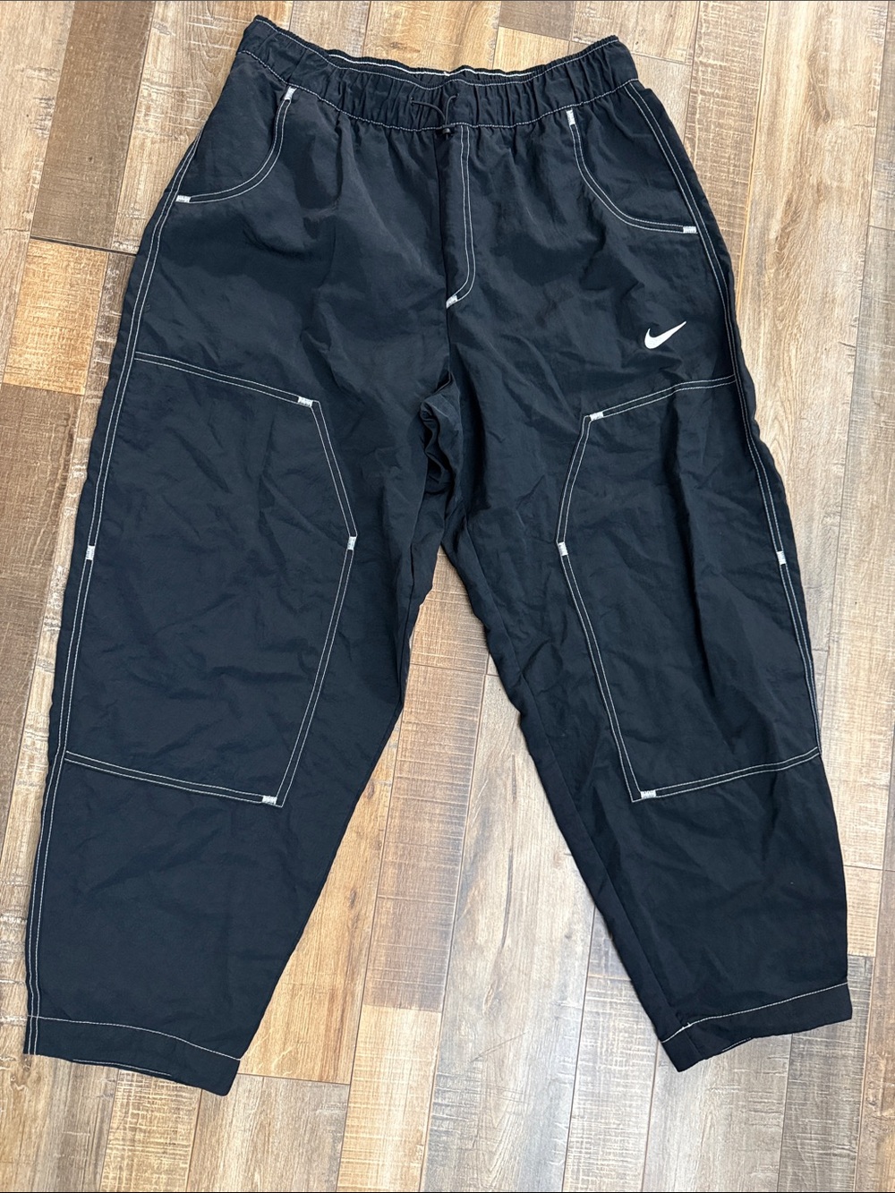 Nike Women’s M Black Nylon Panel Cargo Parachute Pants Contrast Stitch Swoosh
